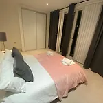 Royal Docks Apartment By Wshomesgroup